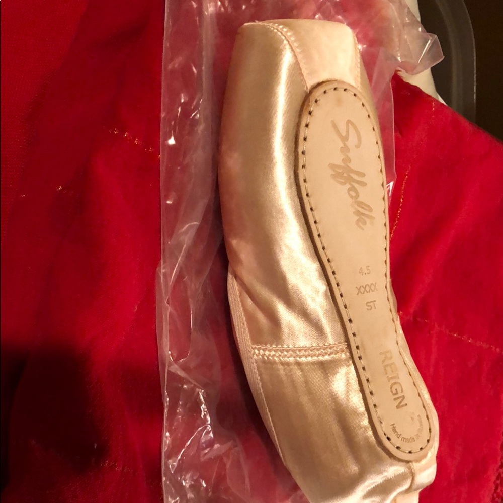 Soffe Women's Pink Ballet Slippers